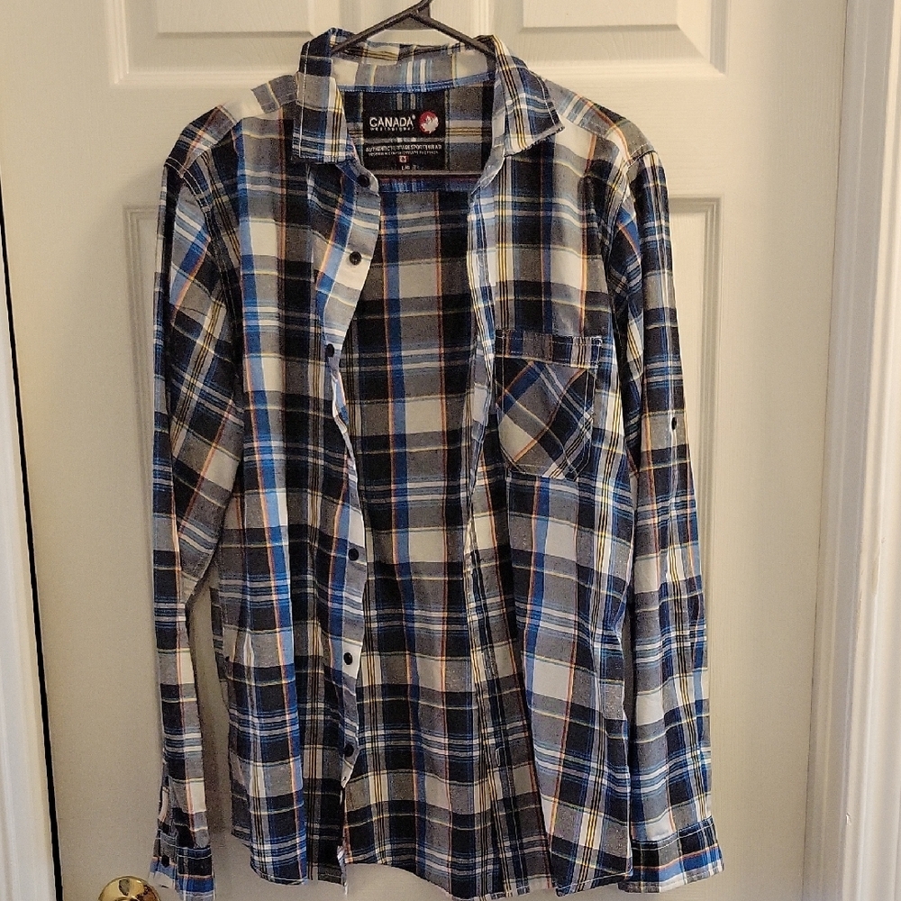 Canada Weathergear Blue and White Casual Button Down Shirt